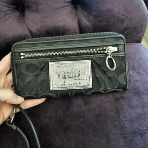 Coach Signature Zip Around Wristlet Black Silver Hardware